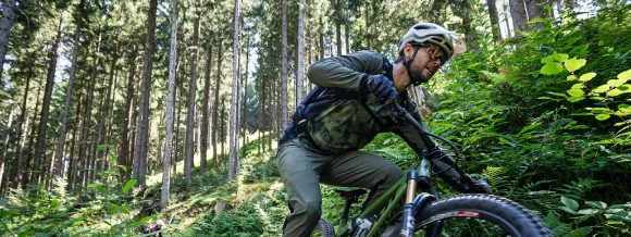 Accessoires vélo et VTT : poncho, bonnet, guêtres, raincover